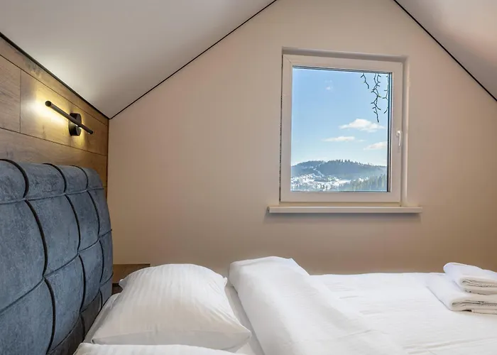 Під СтріхоюГотель